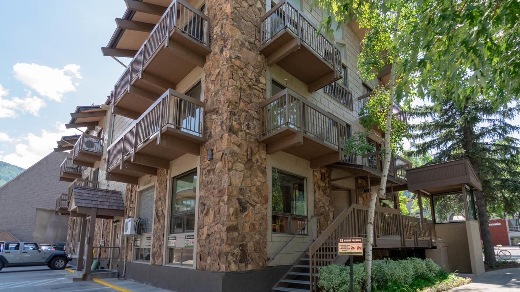 Praxidice PC Aspen,  Office