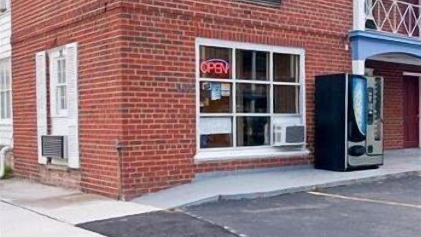 Nichols Zauzig Woodbridge,  Office