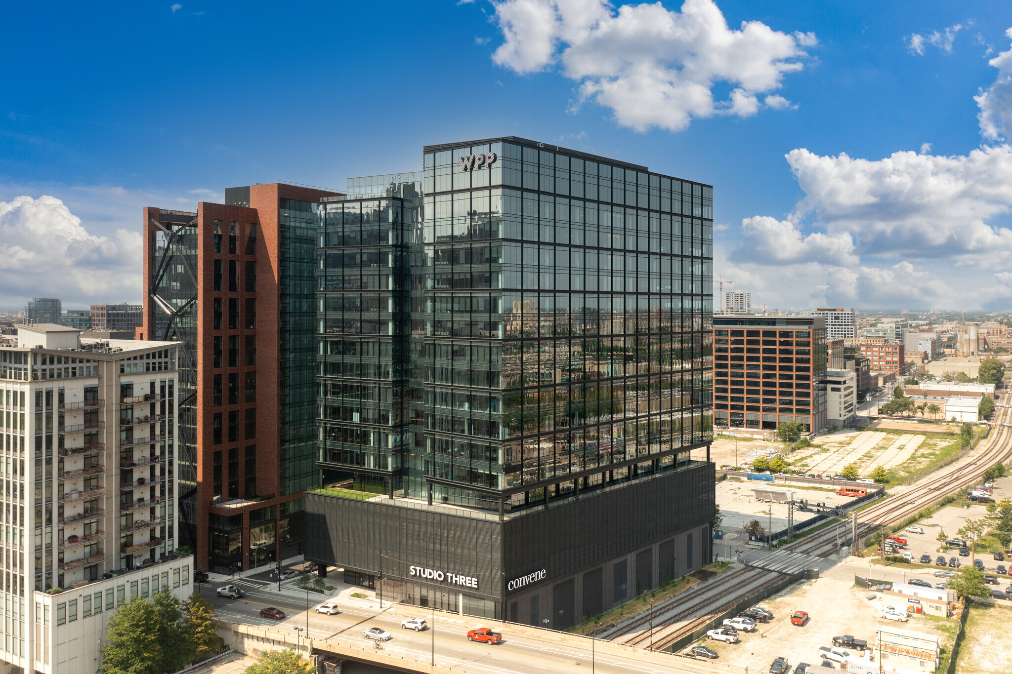 Au LLC Chicago,  Office