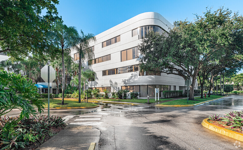 Straus & Associates P.A Pembroke Pines, FL Office