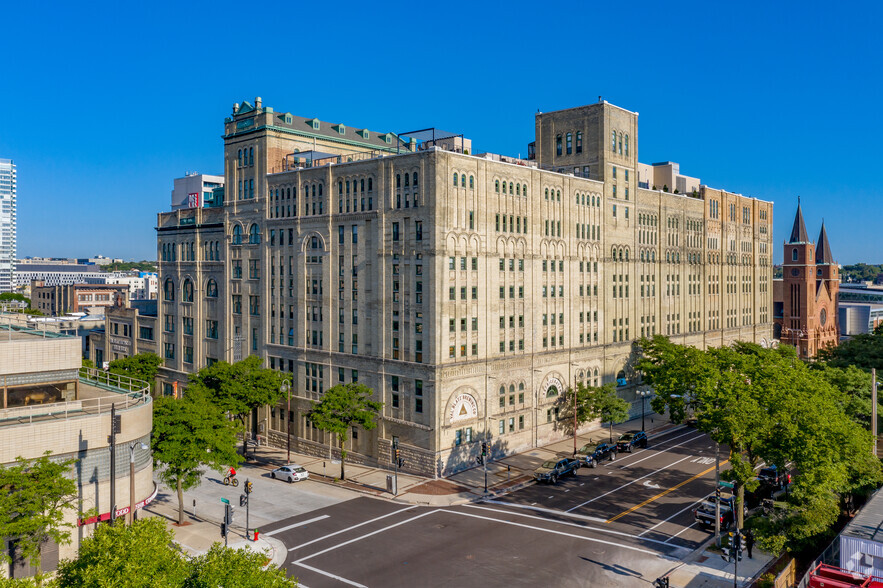 Ogletree, Deakins, Nash, Smoak & Stewart PC Milwaukee, WI Office