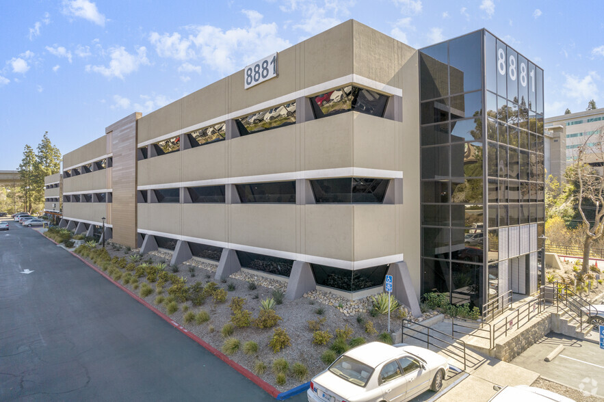 Fair Cadora La Mesa,  Office