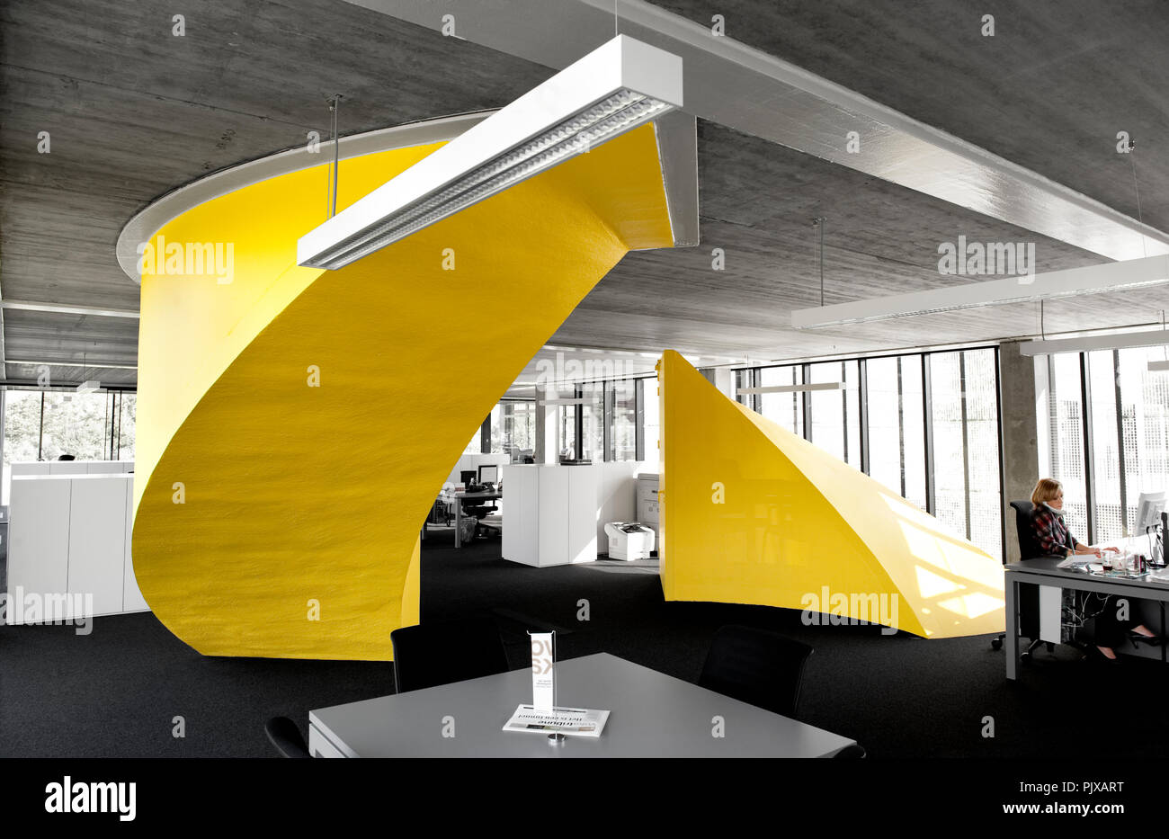 Eubelius Kortrijk,  Office