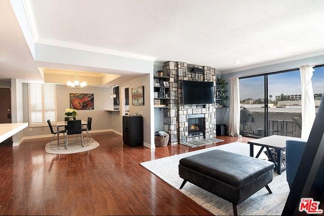 Victoria Associates Los Angeles,  Office