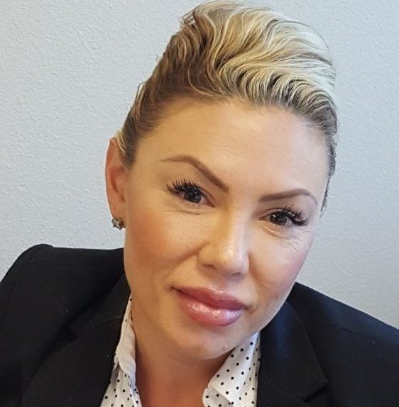 La Firma Inmigrantes Primero Corona,  Office