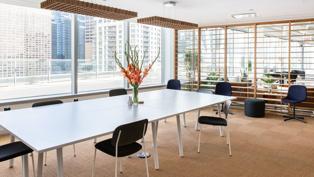 Au LLC Chicago,  Office