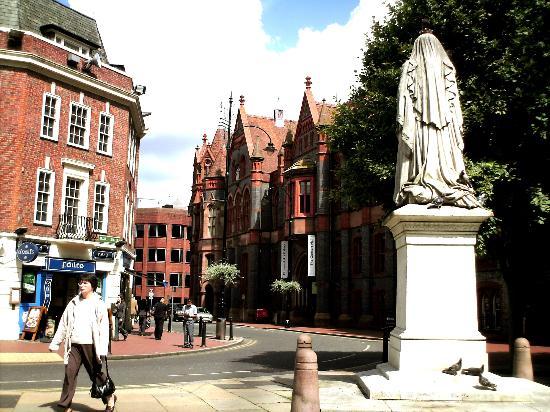 Broadfield Reading, United Kingdom Office