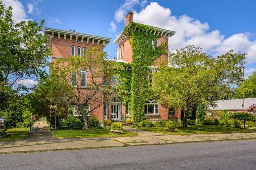 Daverington PLLC Hudson,  Office