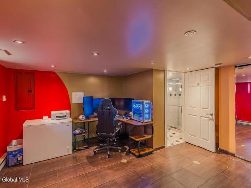 Schwartz Law Firm, Amsterdam,  Office