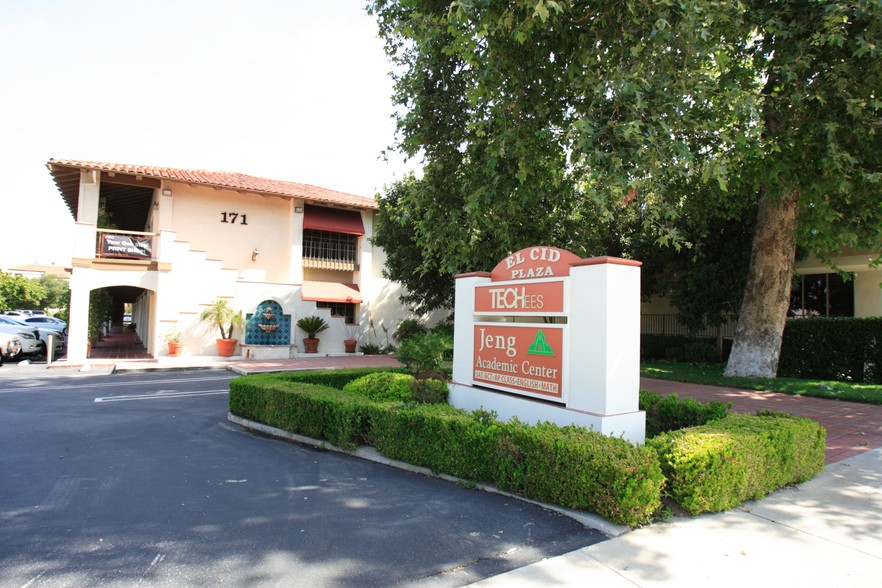 Johnson Moore Thousand Oaks,  Office