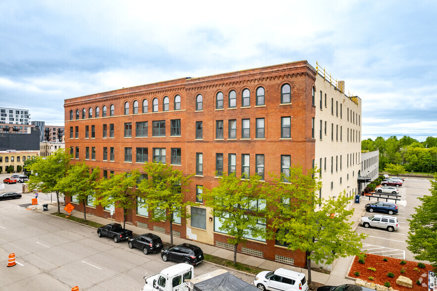 Young & White Law Offices Omaha,  Office