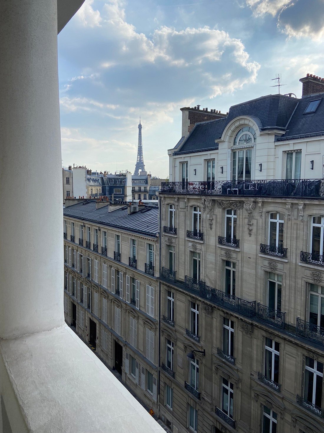 BDGS Associs Paris, France Office