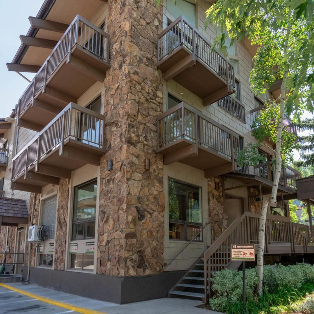 Praxidice PC Aspen,  Office